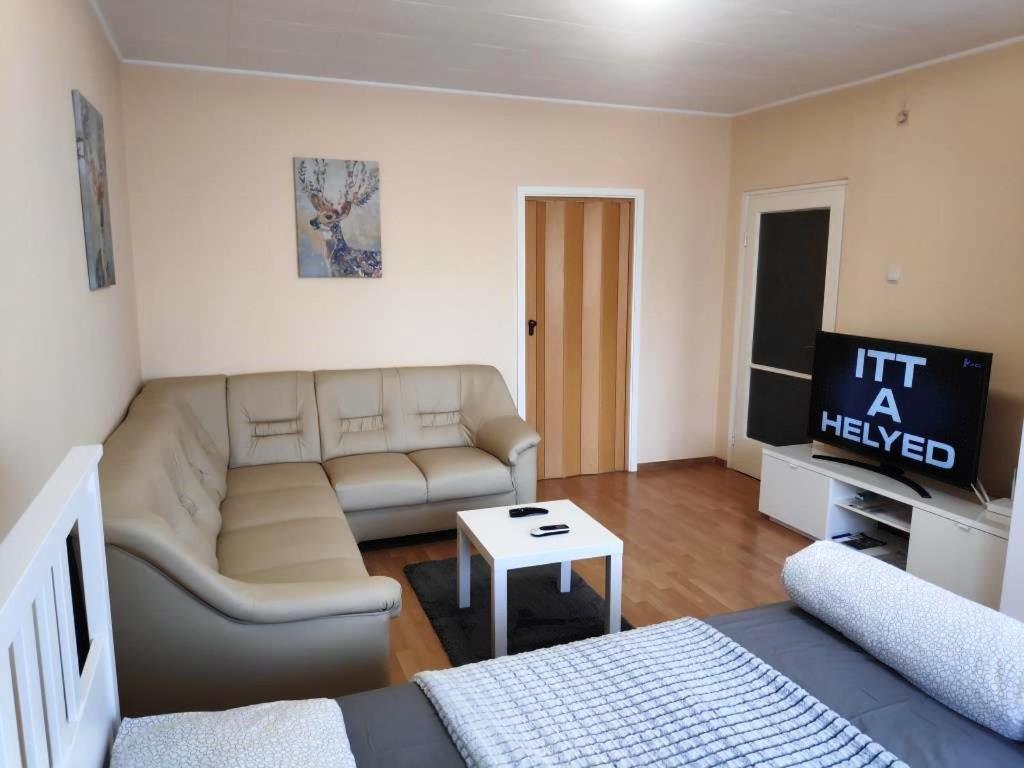 Koelcsey Apartman Apartment Szekszard Bagian luar foto