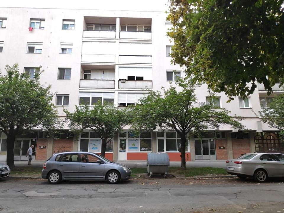 Koelcsey Apartman Apartment Szekszard Bagian luar foto